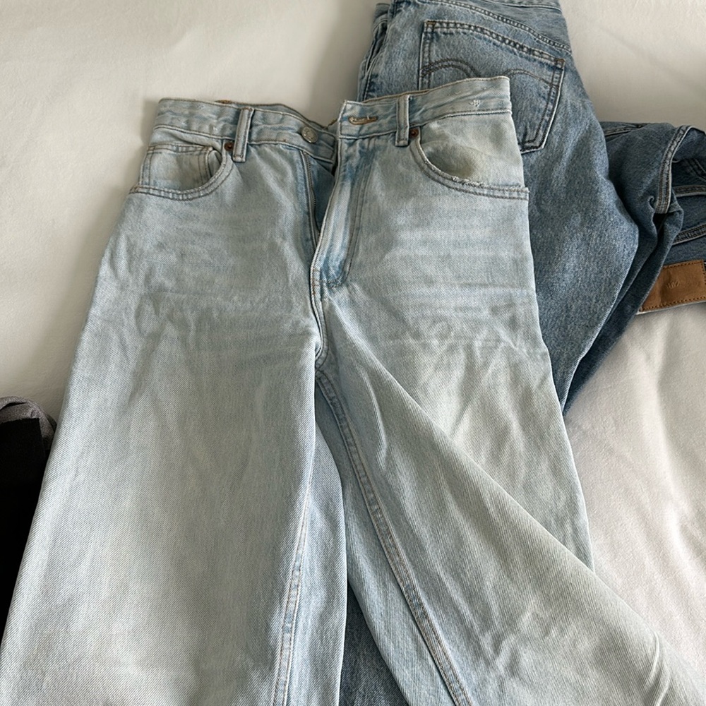 Zara wide leg Jean tags taken off size 4 light stain on bottom of the jeans